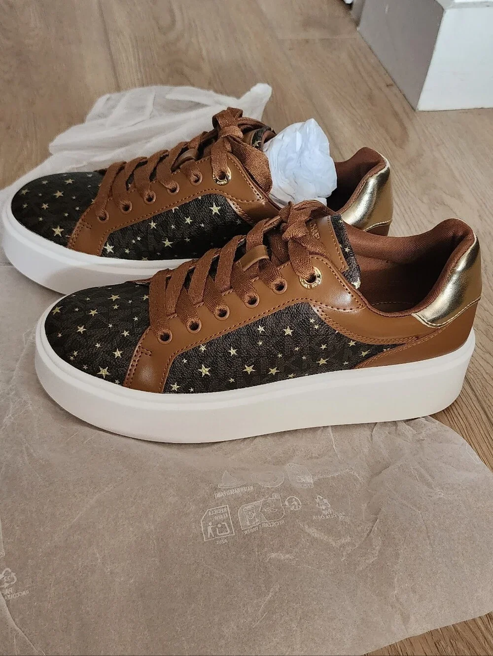 Michael Kors Romey Printed Signature Logo Sneaker in brown Stars Print Size 7.5